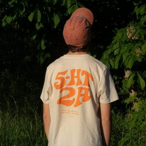 5-HT2A Shirt in Naturweiß mit großem orangefarbenem 5-HT2A Rückenprint
